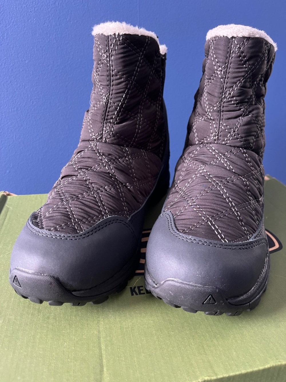 Keen Boots Womens 7.5 Black Wintry Pull On Quilted Waterproof 200g Terradora